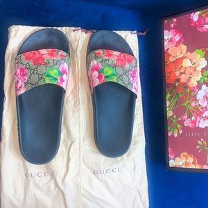 Gucci Women's GG Blooms Supreme Slide Sandals - (Slides/Pool Shoe) SIZE 40